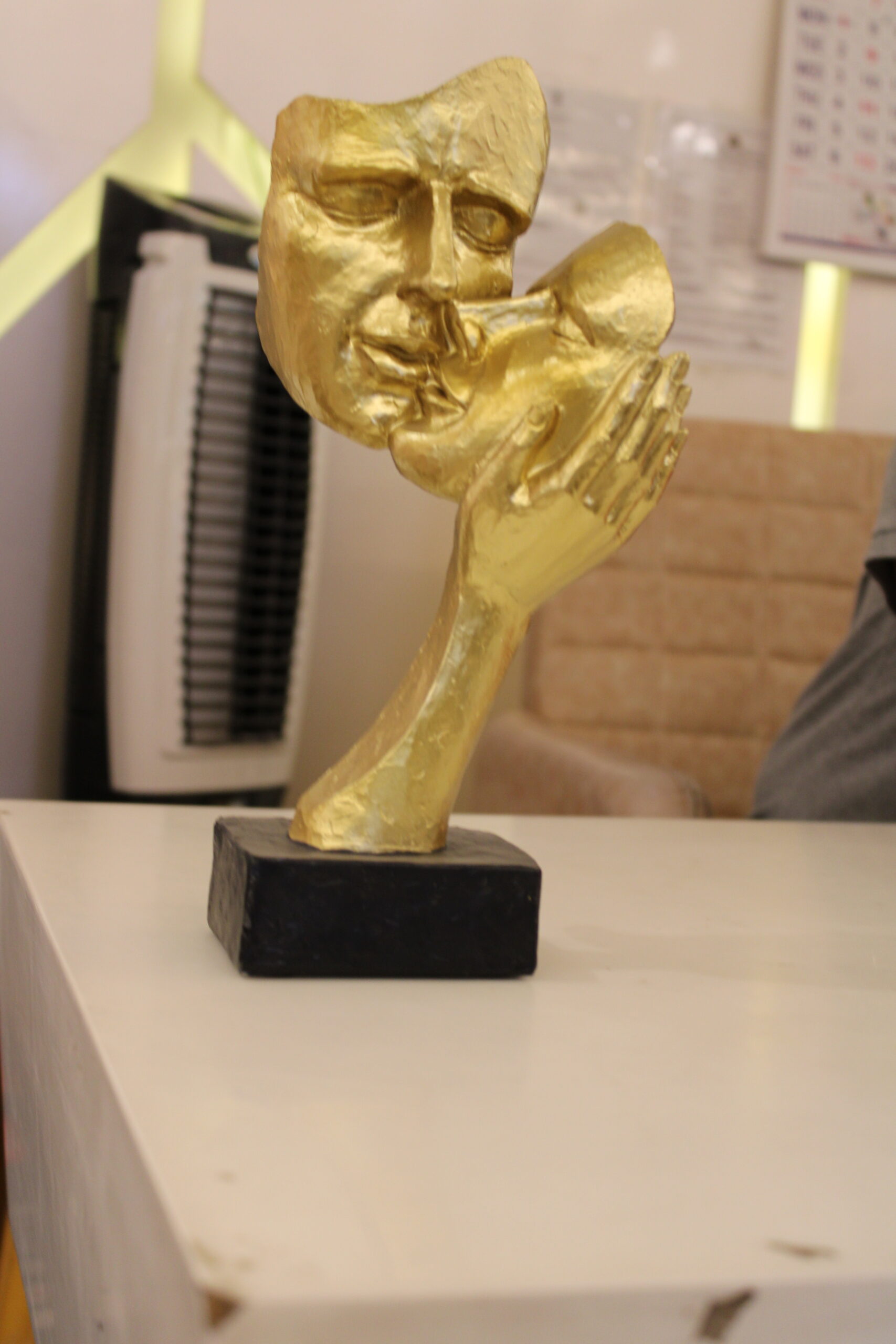 Green tales love face couple statue